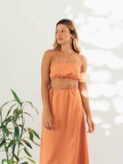 Top Bandeau Dream Days laranja da marca Greenish, modelo cropped sem alças, com amarração nas costas.