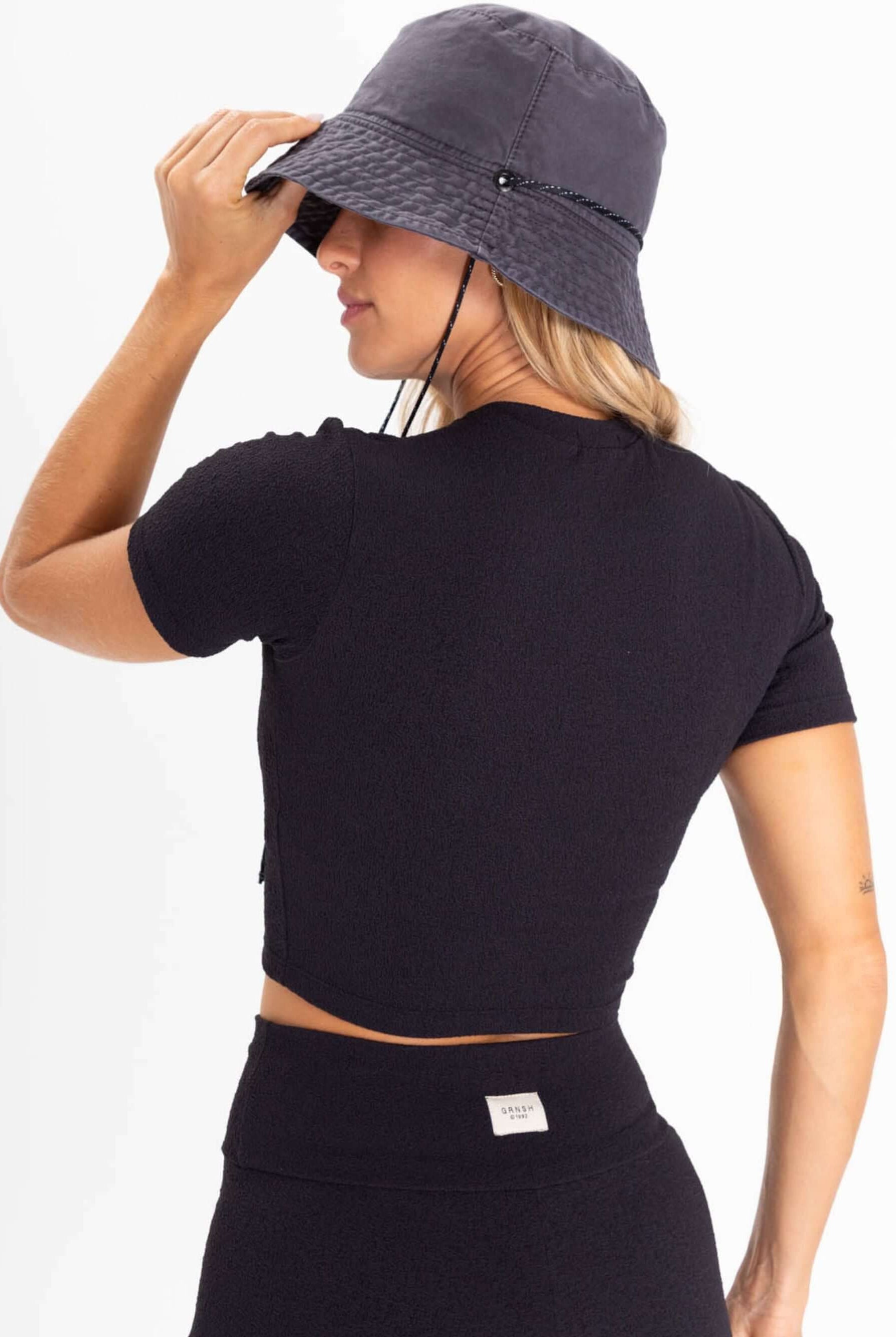 Top Fitness Aspetta Preto da Greenish, ideal para treinos confortáveis e estilosos.