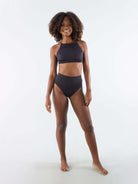 Top Frente Única de Surfing Preto da Greenish, perfeita para surfar com estilo e conforto.