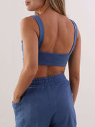 Top Mila - Azul da Greenish, modelo feminino, alças largas e ajuste confortável, ideal para o dia a dia.