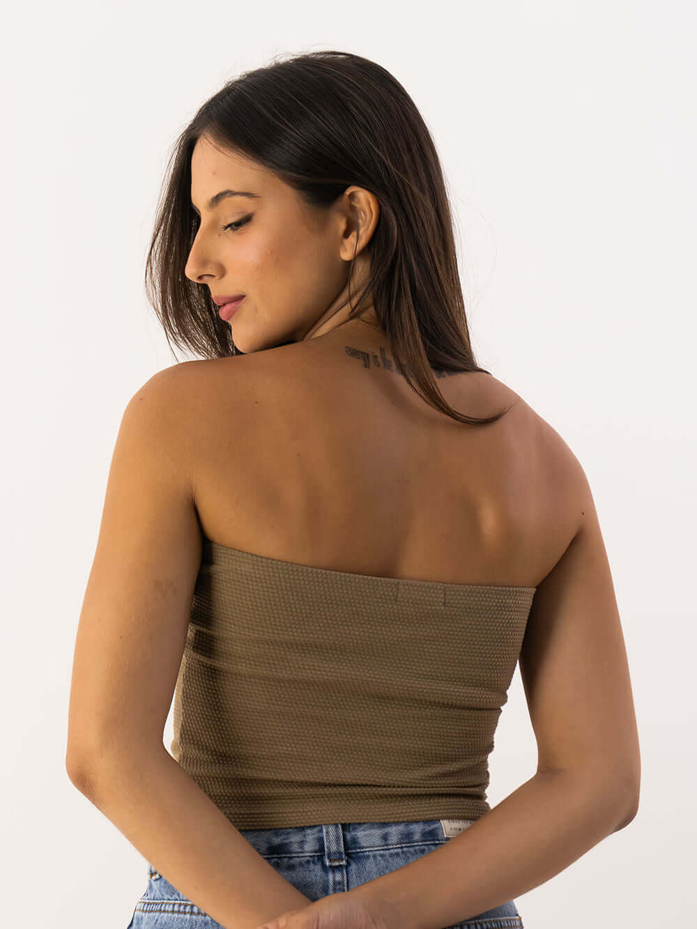 Top Reto Valerie Bege da Greenish, sem alças, em algodão sustentável, ideal para looks despojados.