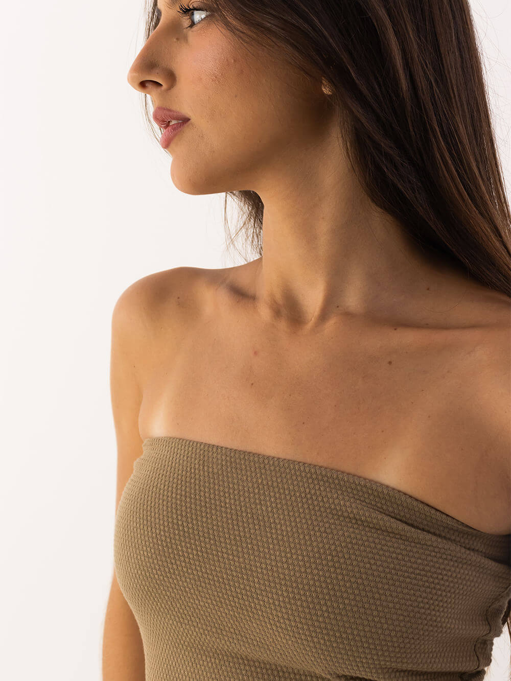 Top Reto Valerie da Greenish, modelo bege minimalista e sustentável, ideal para looks despojados.