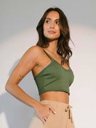 Top Urban verde da Greenish, peça básica e versátil para looks modernos e confortáveis.