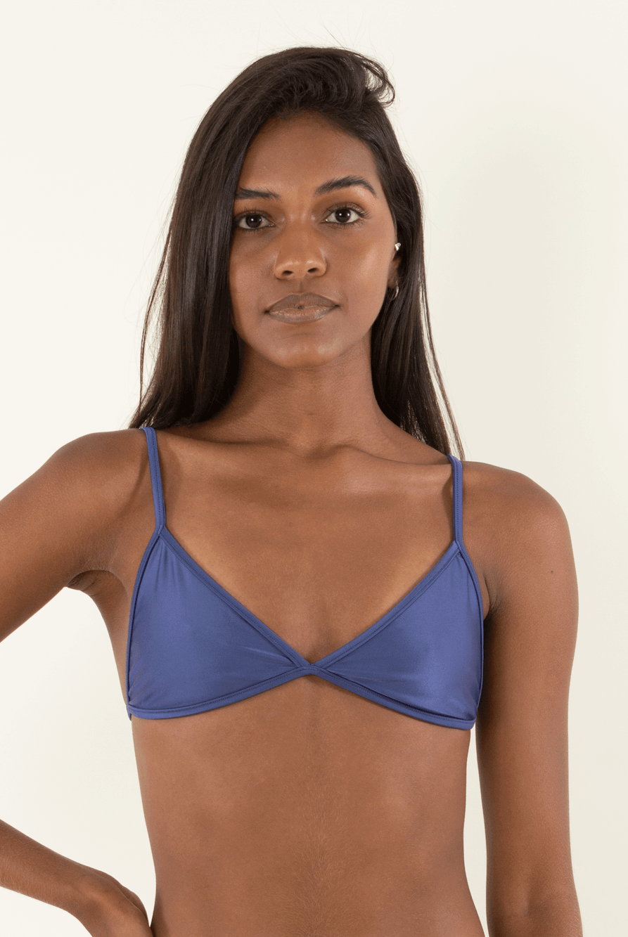 Top Vies Triângulo Azul da Greenish, modelo elegante e confortável para o verão.