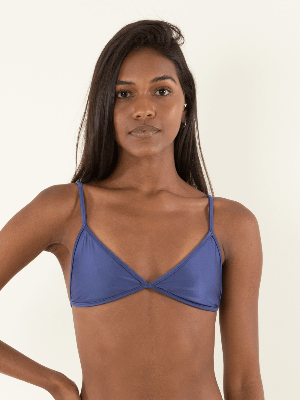 Top Vies Triângulo Azul da Greenish, modelo elegante e confortável para o verão.