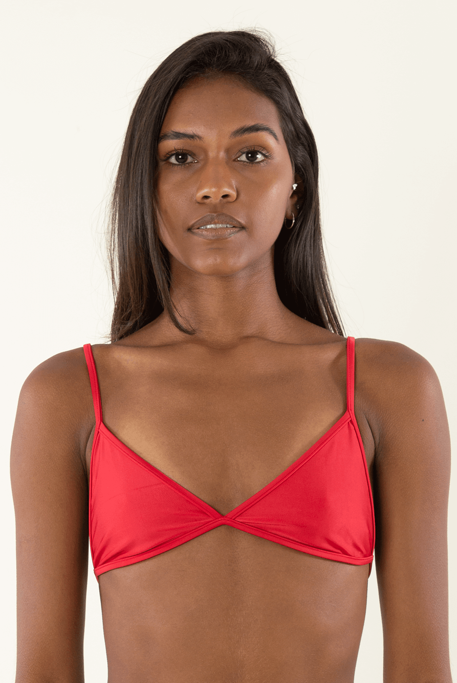 Top Vies Triângulo vermelho da marca Greenish, estilo moderno e confortável para o verão.