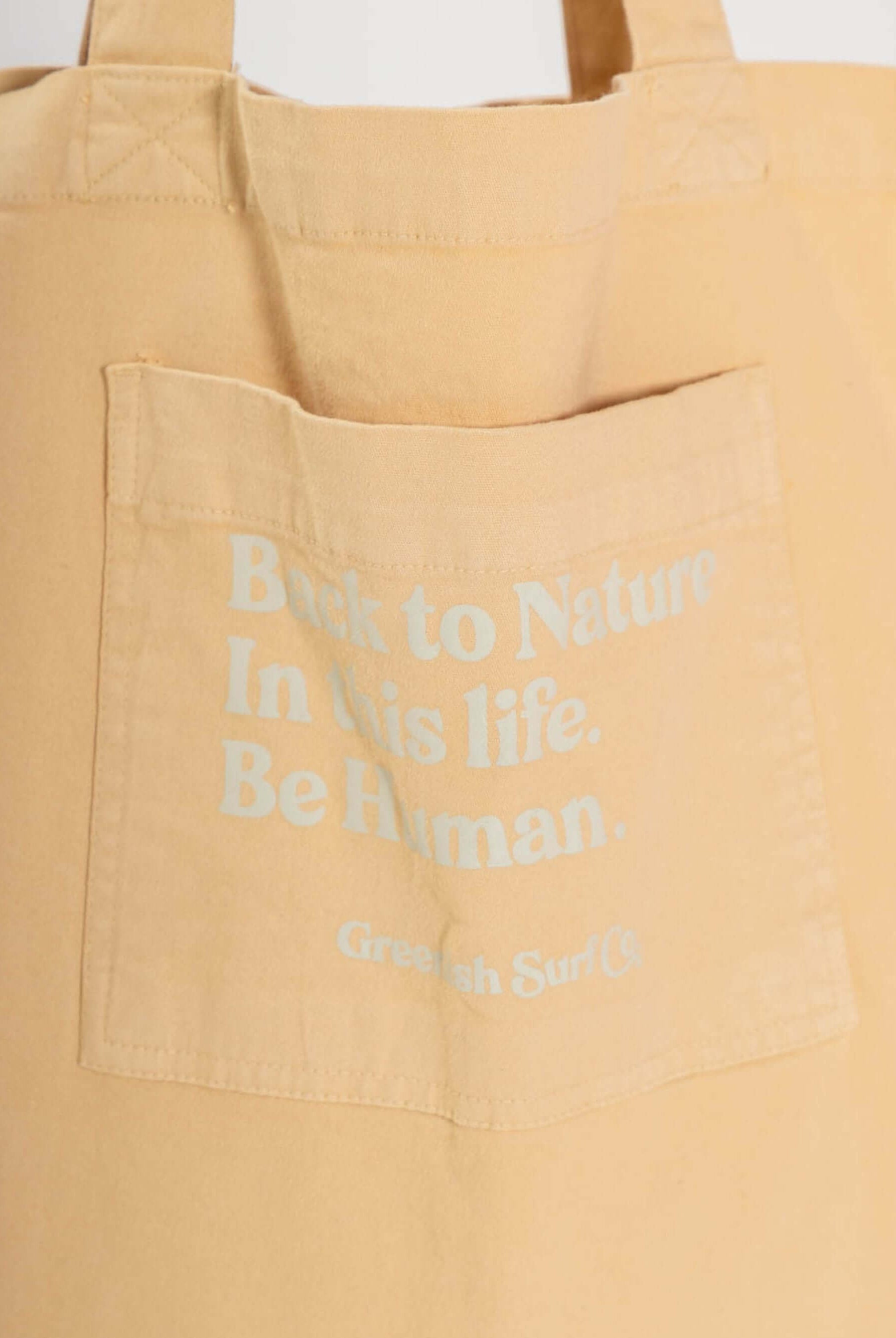 Tote bag amarela da Greenish com estampa "Back to Nature" no bolso, ideal para estilo moderno e conforto.