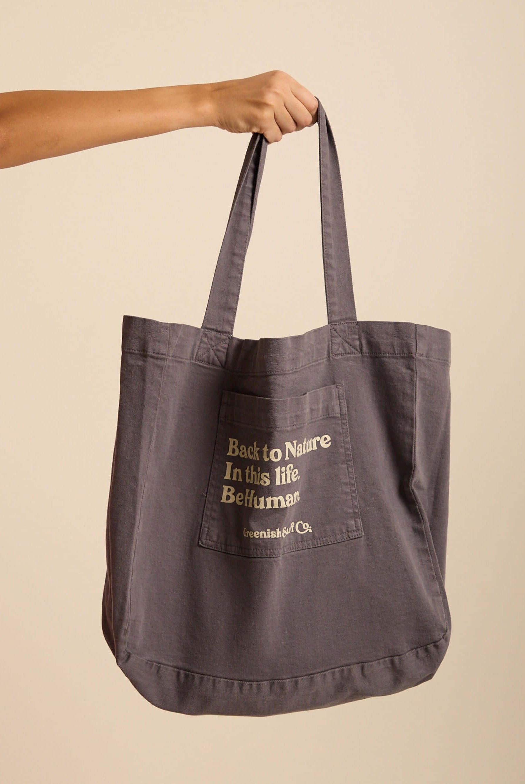 Bolsa Tote Back to Nature Grafite da Greenish, confortável e moderna para o dia a dia.