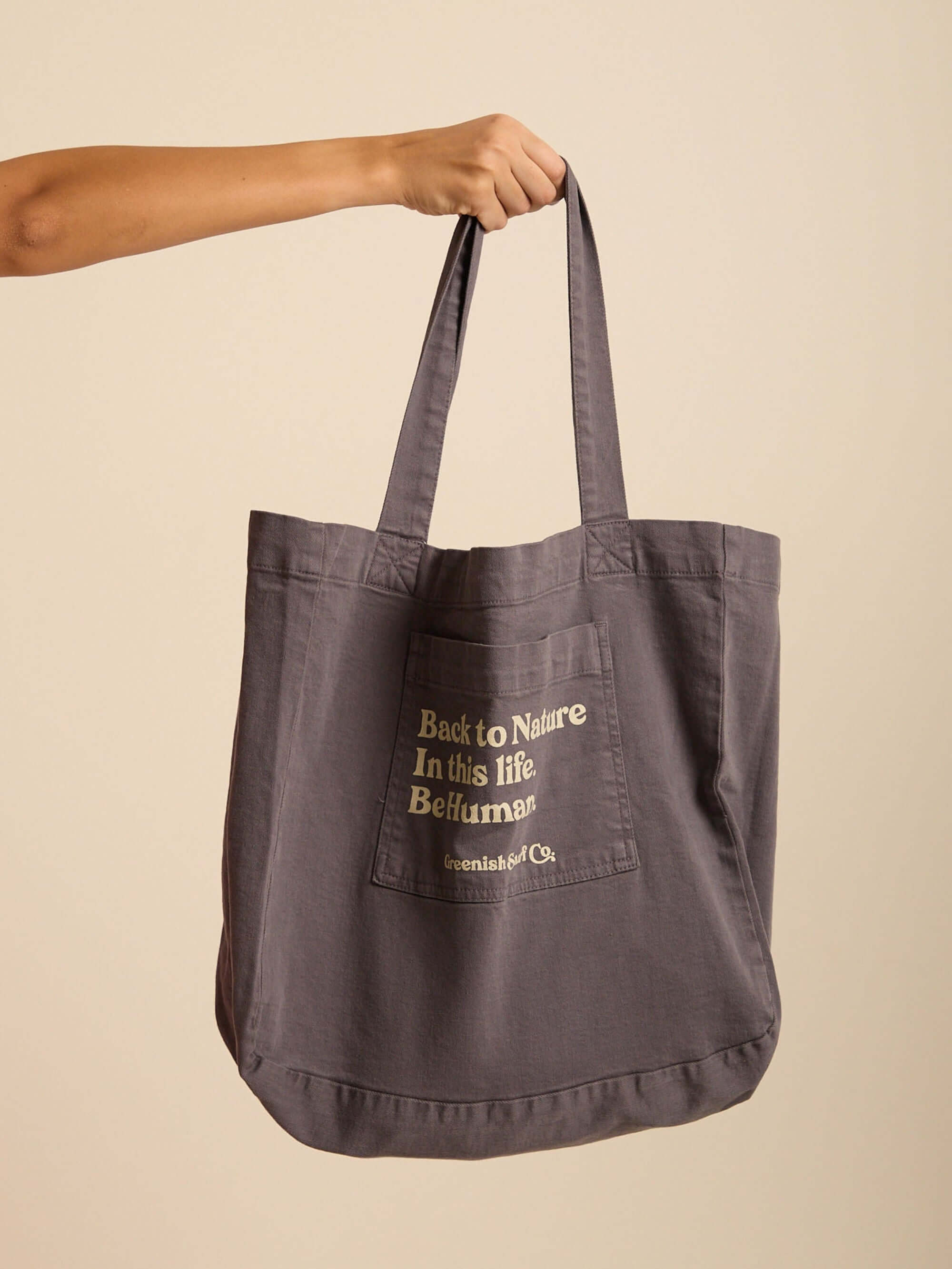 Bolsa Tote Back to Nature Grafite da Greenish, confortável e moderna para o dia a dia.