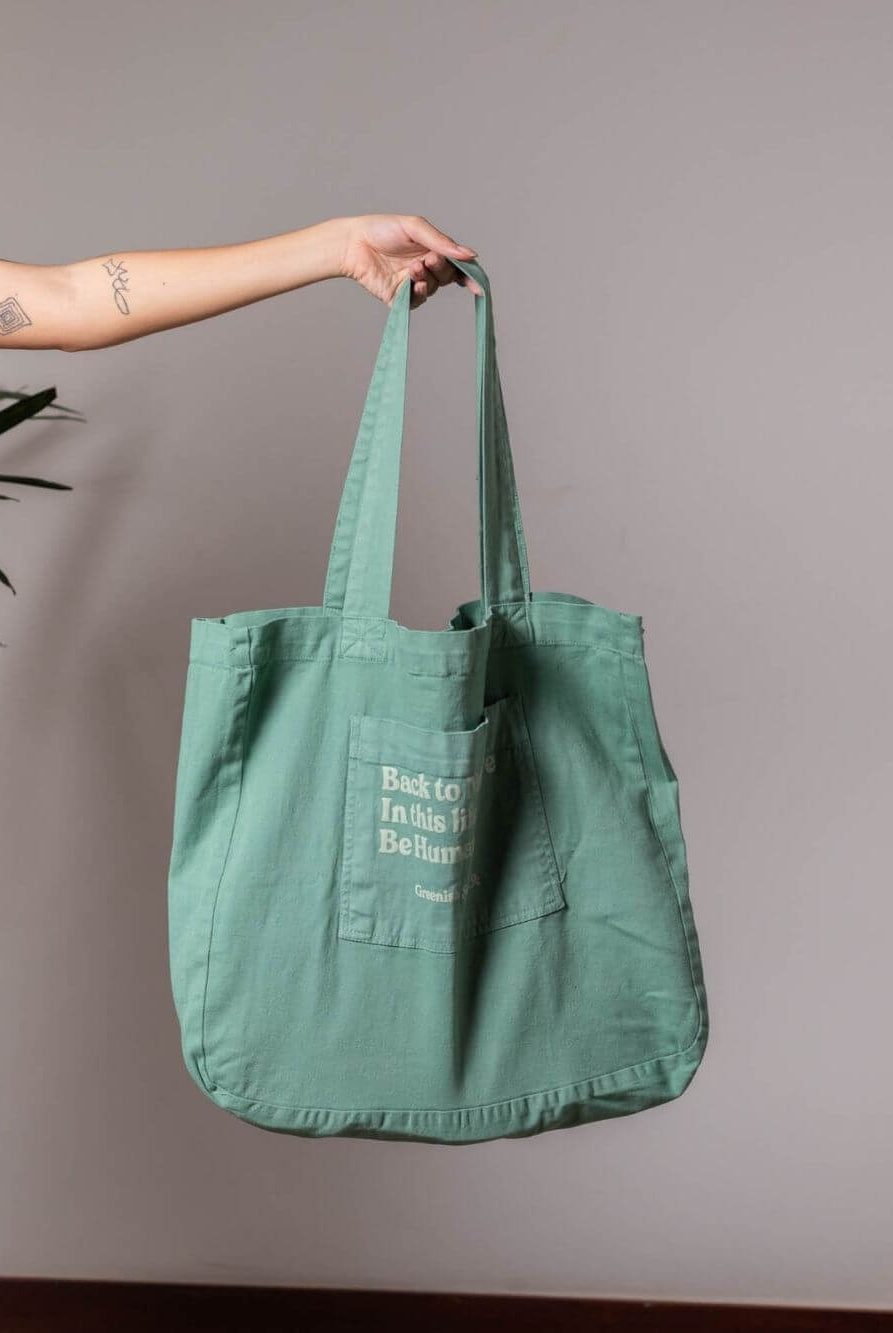 Bolsa Tote Verde Back To Nature da Greenish, ideal para passeios e looks modernos, confortável com alças grossas.