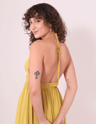 Vestido Curto Lara em Amarelo Pistache da Greenish, estilo casual e conforto, com tecido duplo no busto, ideal para dias e noites tranquilos.