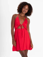 Vestido curto Marley da Greenish, leve e prático, com amarração no pescoço e caimento soltinho em tecido leve.