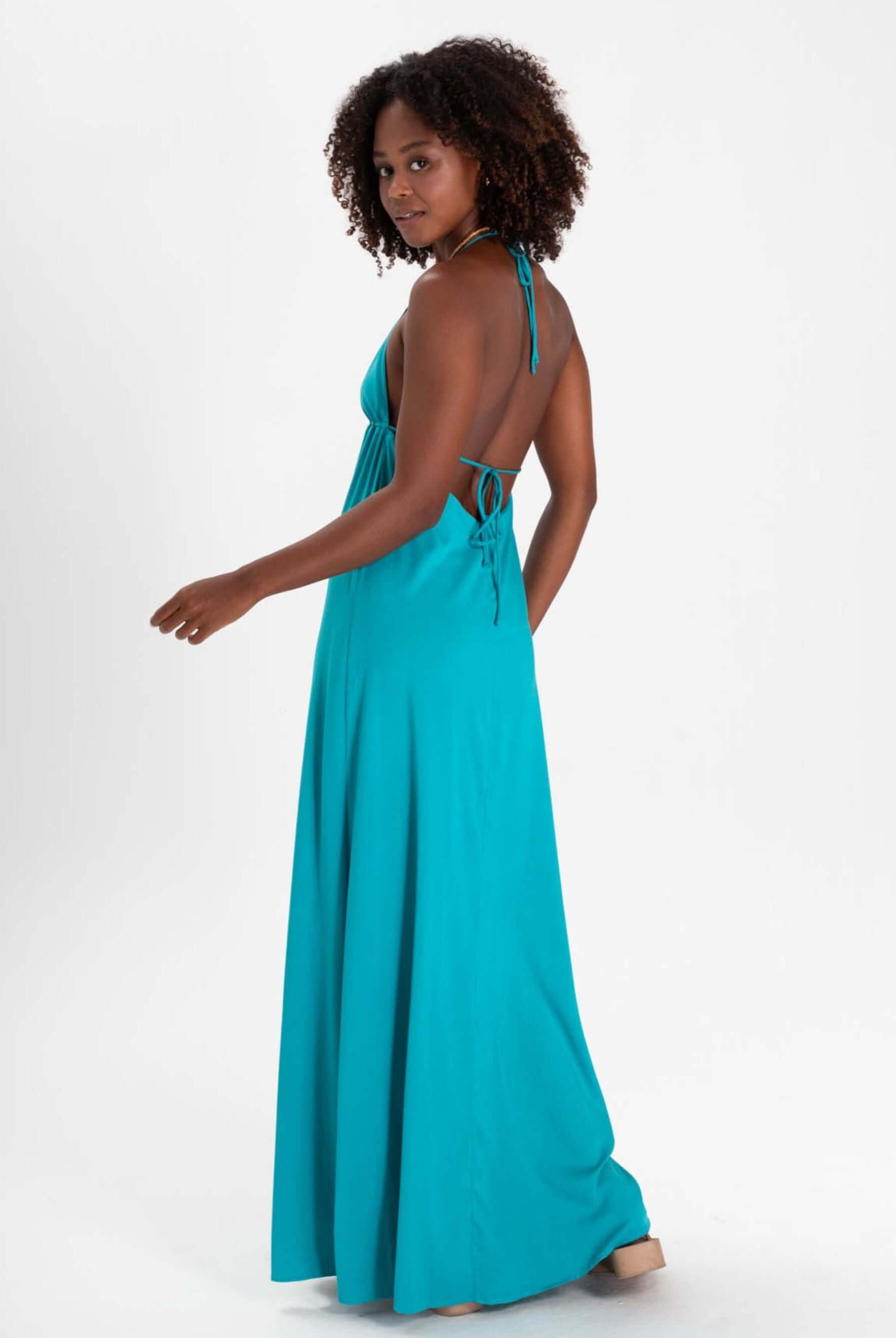 Vestido longo Cami azul mar da marca Greenish, com detalhes nas costas, ideal para o verão.