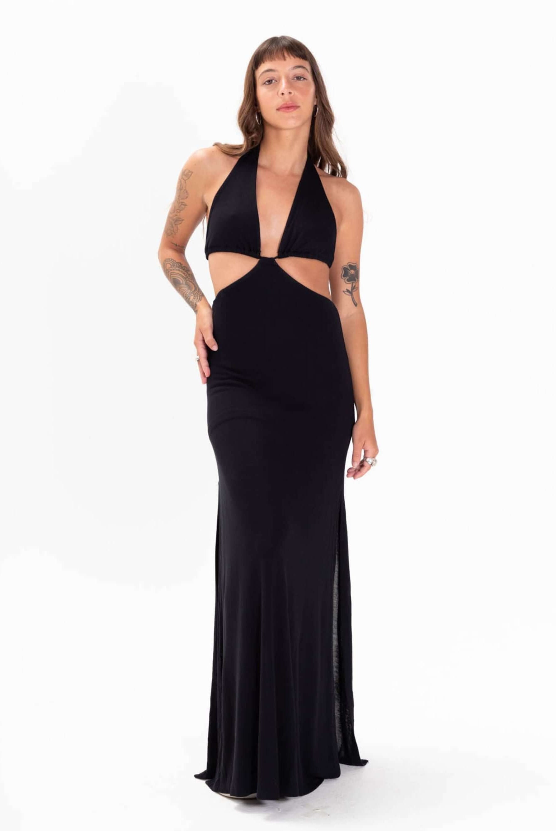 Vestido Longo Izzy Preto da Greenish, com design moderno, busto tipo cortininha e caimento soltinho para liberdade de movimento.