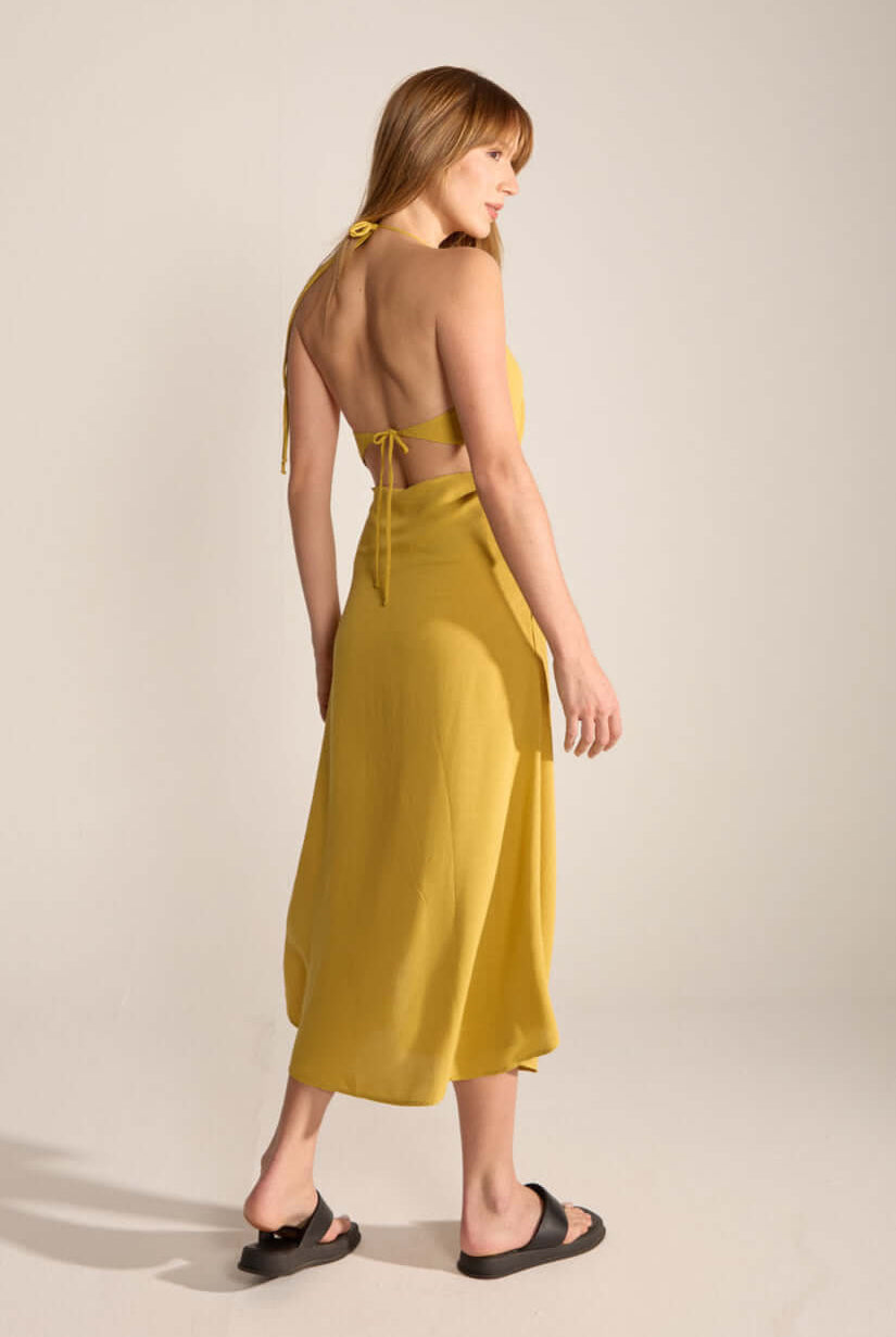 Vestido Midi Ju, amarelo pistache da Greenish, estilo elegante e confortável, caimento perfeito.