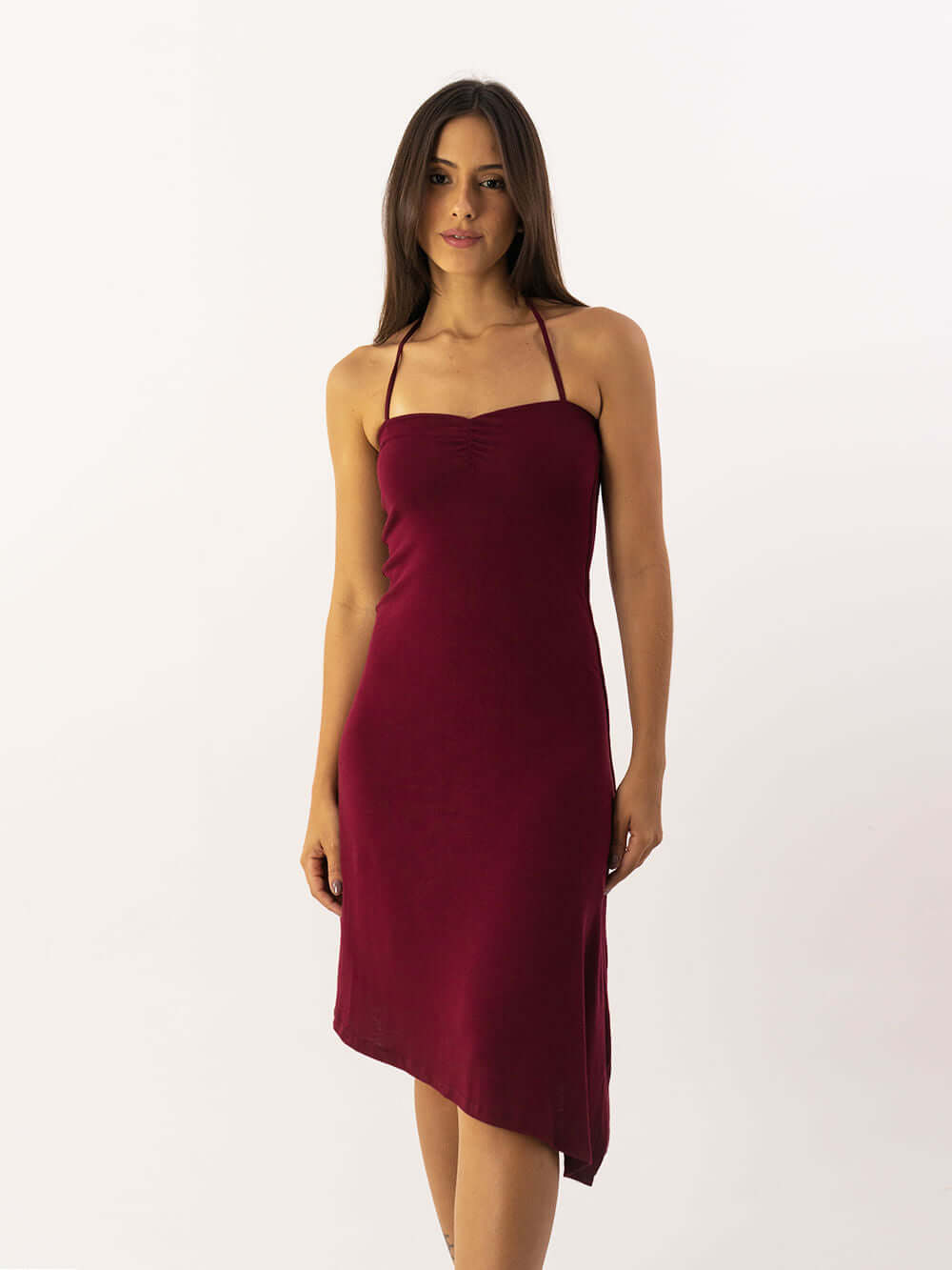 Vestido midi bordo Luisa da Greenish, modelo elegante com alças finas, ideal para ocasiões especiais.