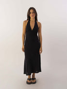 Vestido midi Mary preto da marca Greenish, perfeito para ocasiões casuais e elegantes.
