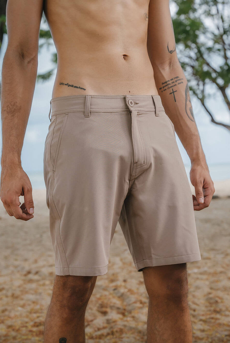 Walkshort Classic Caqui da Greenish, bermuda masculina confortável e versátil, ideal para o calor.