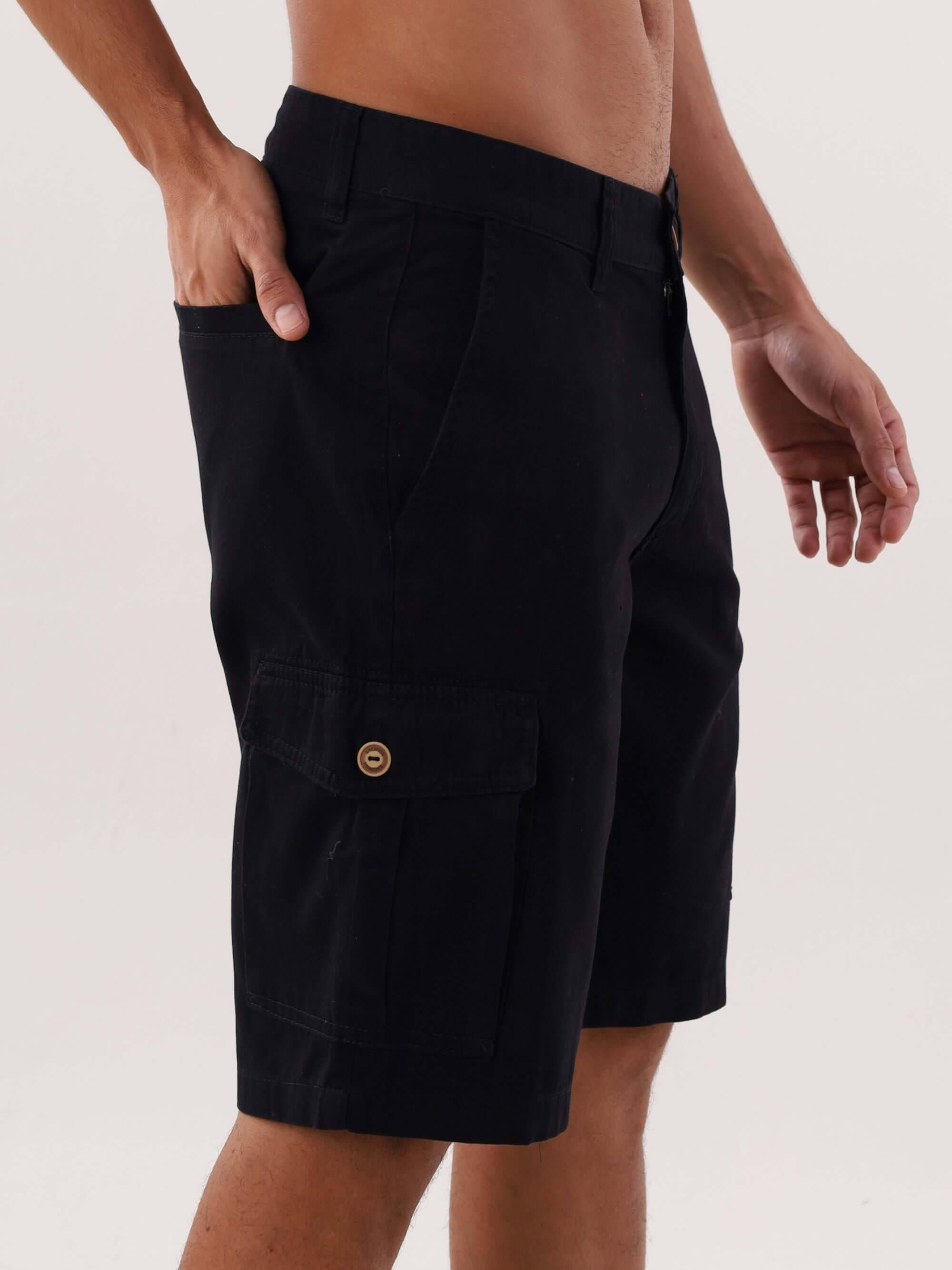 Bermuda Cargo Sarja Preto da Greenish, estilo e conforto em um único produto para homens.