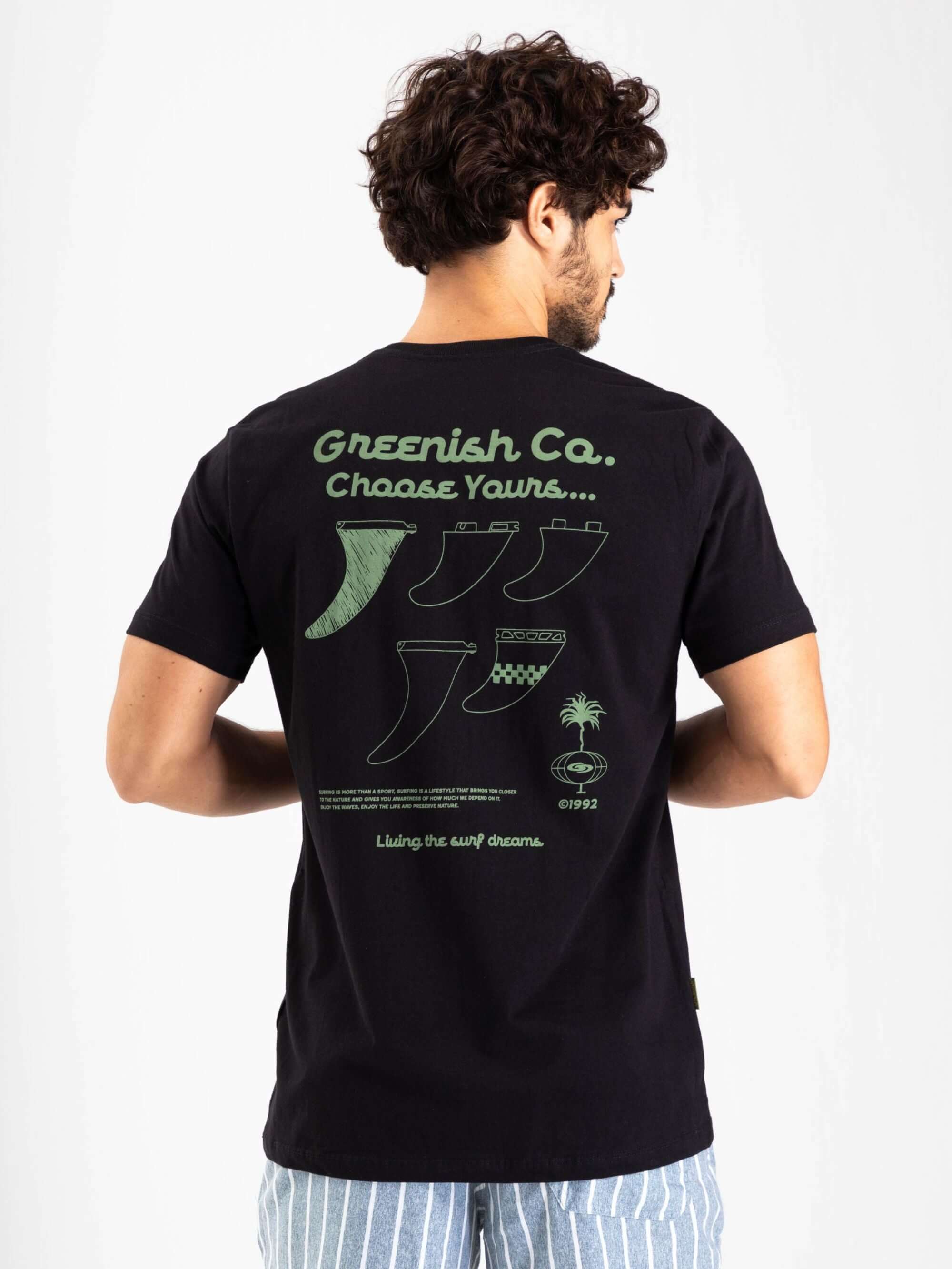 Camiseta preta Choose Yours da Greenish com estampa exclusiva para amantes do surf, estilo casual e confortável.