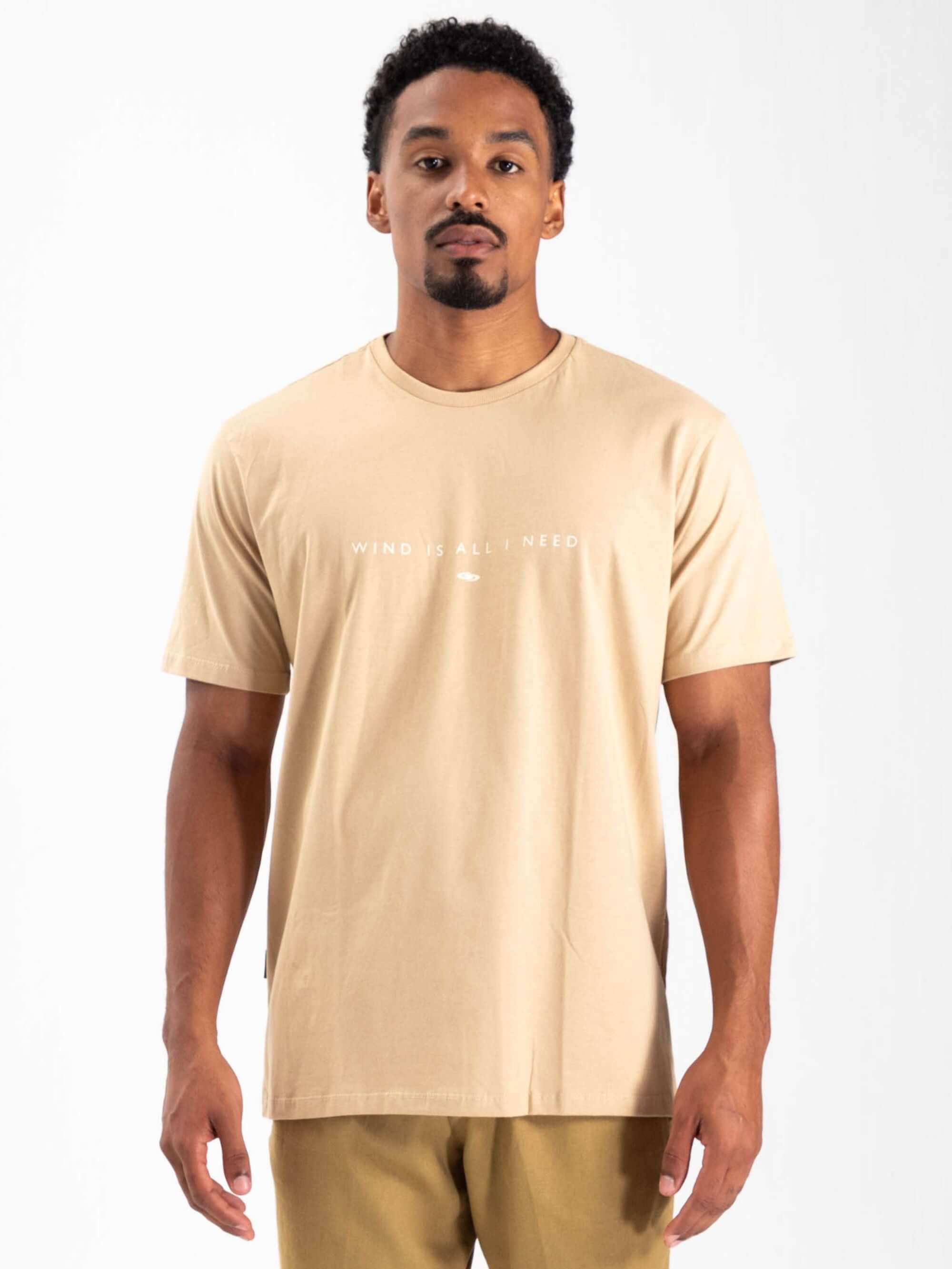 Camiseta All I Need caqui da Greenish, estilo casual e confortável para o dia a dia.