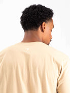 Camiseta All I Need da Greenish na cor caqui, vista de trás, ideal para estilo casual e conforto.