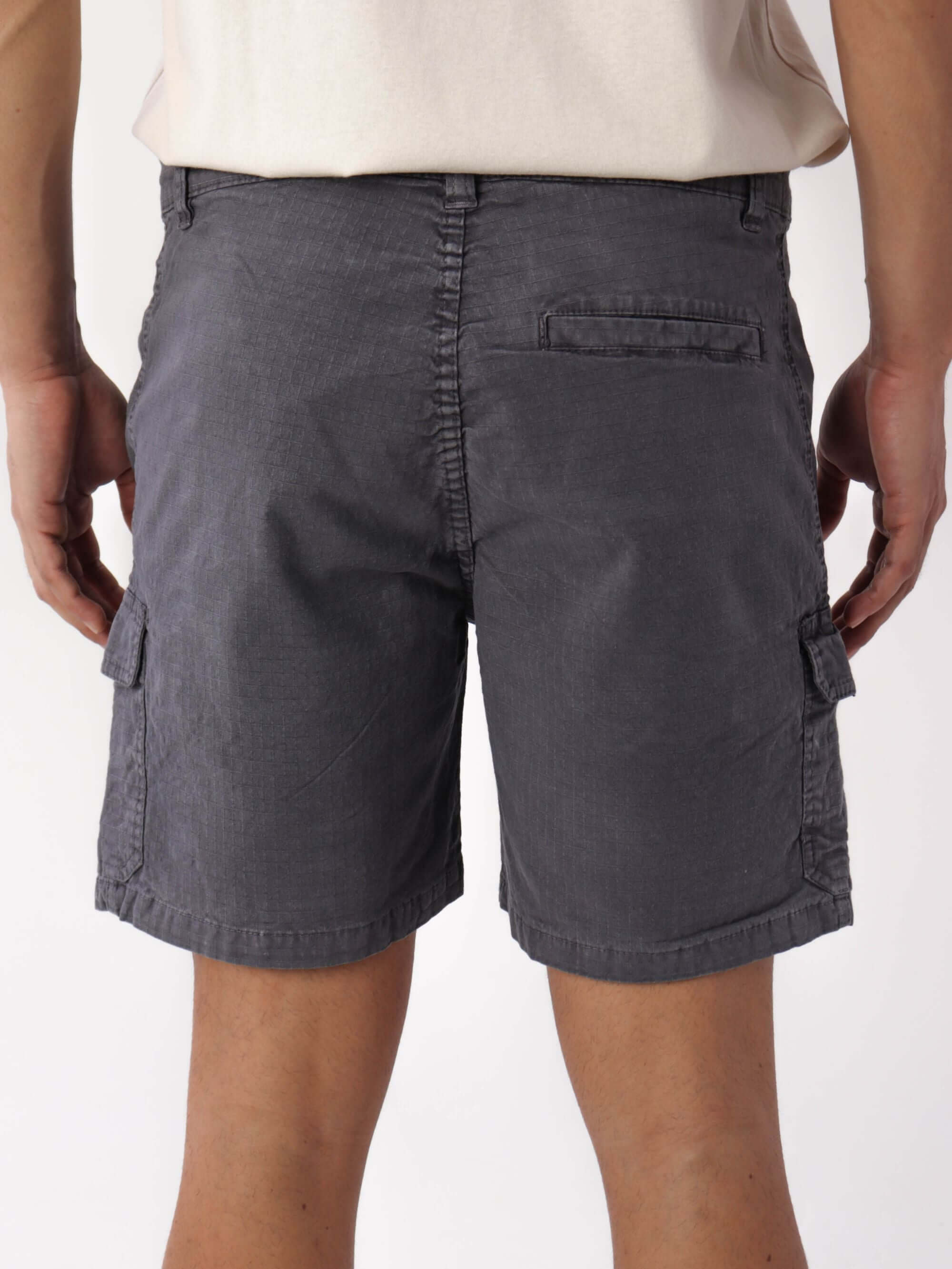 Bermuda Cargo Stone Grafite da Greenish, estilo streetwear, conforto e estilo com bolsos cargo.