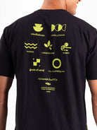 Camiseta preta Greenish com estampas inspiradoras e em destaque, incluindo ondas, mindfulness e fases da lua.