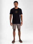 Camiseta Logo Sun preta da Greenish, feita em 100% algodão, estilo casual para o dia a dia e trips.