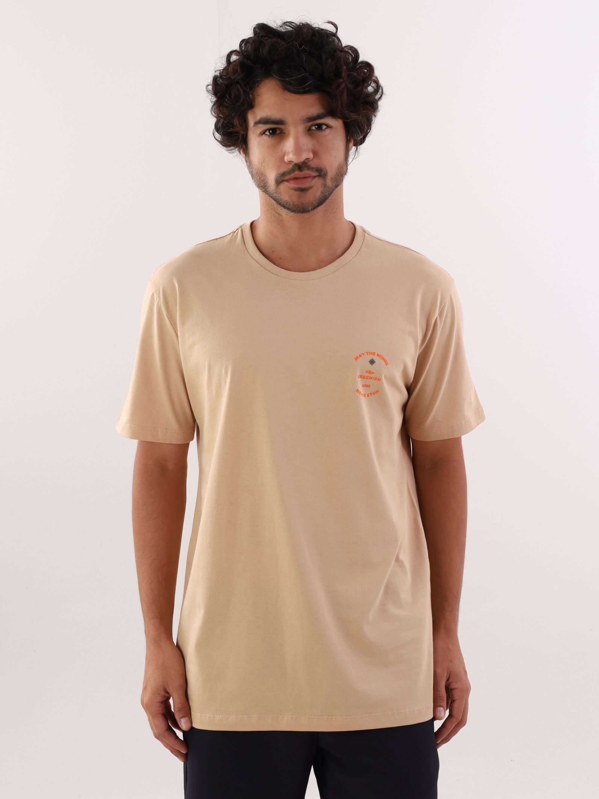 Camiseta Brings Fun da marca Greenish, na cor caqui, estilo casual para homens.