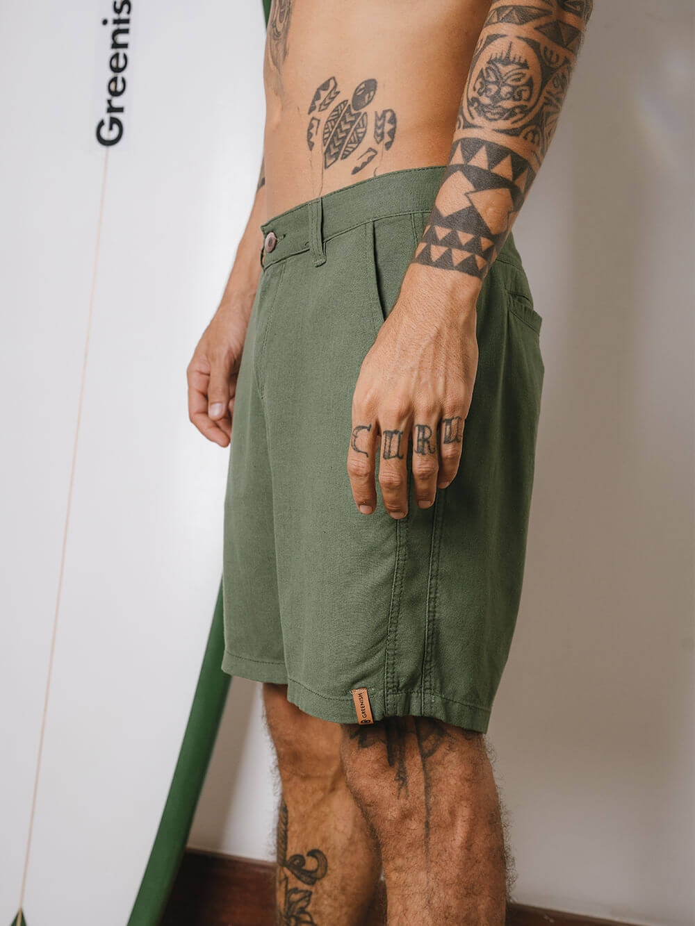 Bermuda de linho verde Greenish, estilo básico, perfeita para o verão, com detalhe de bolso e ajuste confortável.
