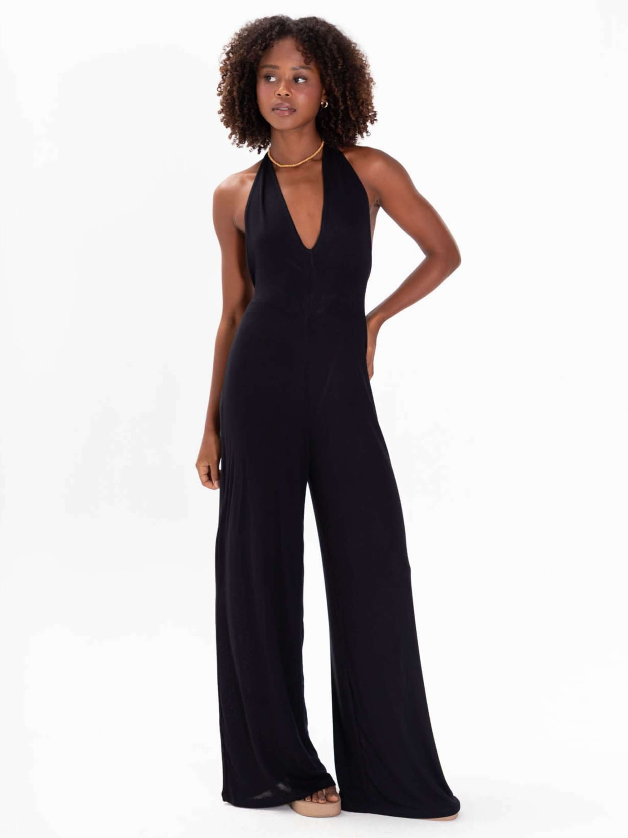 Macacão Bettah Preto da Greenish, elegante com decote em V, costas nuas e fluido para looks versáteis.