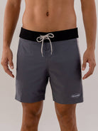 Bermuda Boardwalk Classic Trunk da Greenish, estilo vintage e cós anatômico, ideal para looks incríveis.