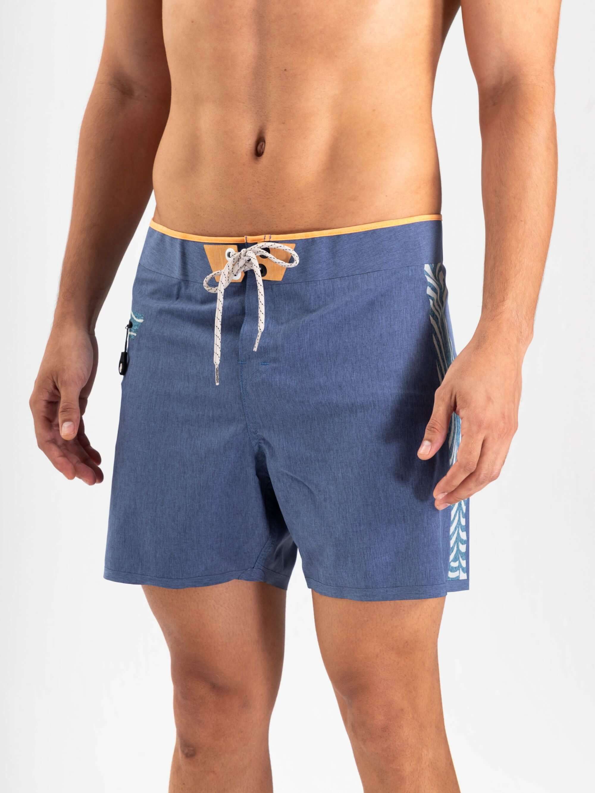 Bermuda de banho Ultralight II Ethnic Azul da Greenish, confortável e leve, ideal para atividades ao ar livre.
