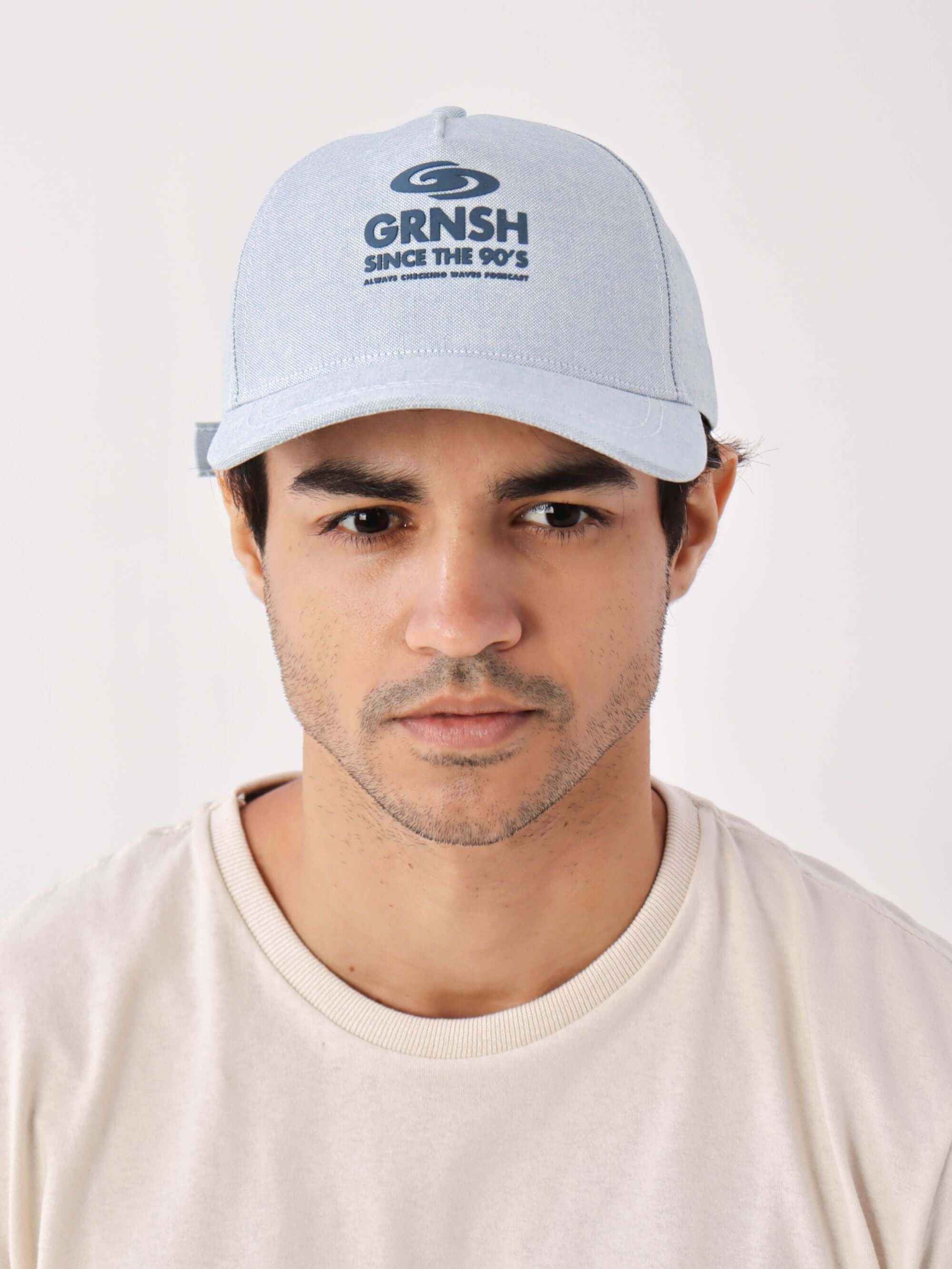 Boné Nineties Azul da Greenish, estilo casual, ideal para o verão e amantes da moda retrô.