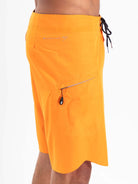 Boardshort Ultralight Basic Laranja da Greenish: clássico, leve e confortável para todas as atividades aquáticas.