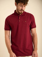 Camisa polo retilinea bordo da Greenish, com gola clássica e três botões, ideal para looks casuais.