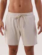 Alt Tag: Short Moletom Easy Natural da Greenish com cós ajustável e estilo urbano, feito de malha macia para conforto e liberdade.