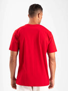 Camiseta vermelha Greenish, modelagem clássica e caimento perfeito, vista traseira, estilo minimalista.