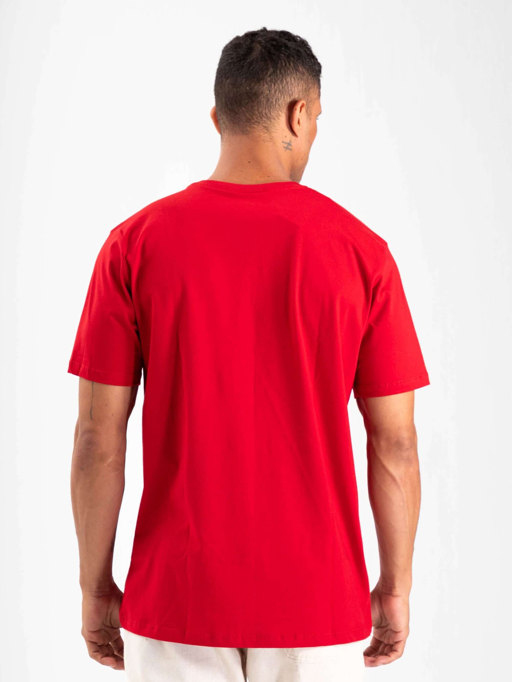 Camiseta vermelha Greenish, modelagem clássica e caimento perfeito, vista traseira, estilo minimalista.