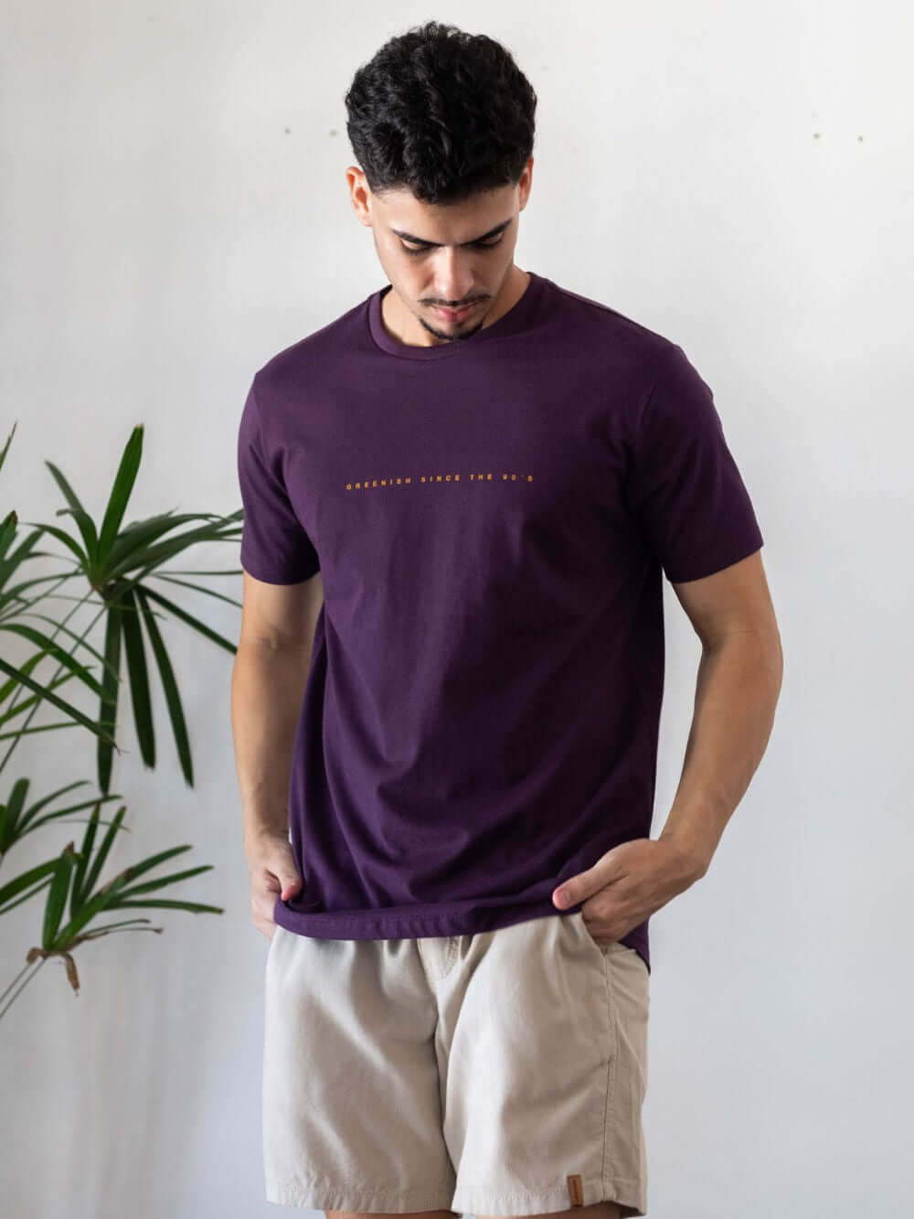 Camiseta Spiral roxa da marca Greenish, 100% algodão, estilo descontraído e confortável.