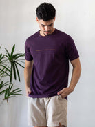 Camiseta Spiral roxa da marca Greenish, 100% algodão, estilo descontraído e confortável.