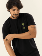 Camiseta preta Rising Sun e folhas da marca Greenish, feita em algodão sustentável, com design exclusivo.
