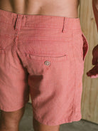 Bermuda linen Tinturada - Telha da marca Greenish, detalhes na parte de trás e botão decorativo.