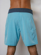 Tronco Classic Turquesa da Greenish, com cós anatômico e design adaptável, ideal para esportes aquáticos.