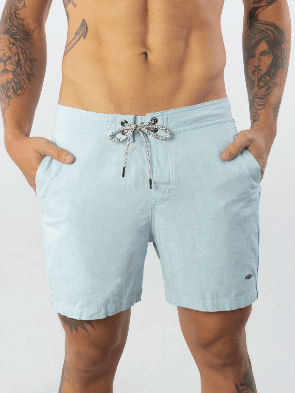 Bermuda Linho Comfy Azul da Greenish, perfeita para um look casual e confortável em dias quentes.