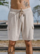 Bermuda Linho Vintage Cargo Natural da Greenish, estilo casual e confortável para o verão.