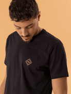 Camiseta Balance Elements preta da Greenish, modelo clássico com caimento perfeito e conforto para o dia a dia.