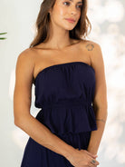 Top Romy azul marinho da Greenish, peça básica sem alças, com elástico e tecido duplo. Ideal para looks elegantes.