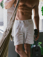 Bermuda Cargo Linho Retro Natural da Greenish, ideal para um estilo casual e descontraído.